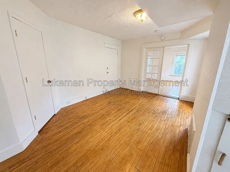 301 Douglas Ave #4 — Photo 2