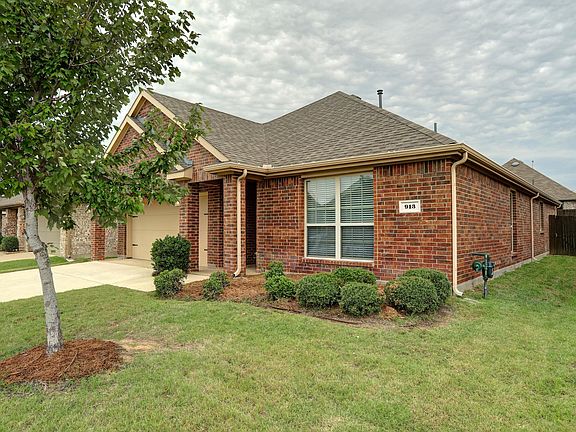 3rd image of 913 Lake Woodland Dr