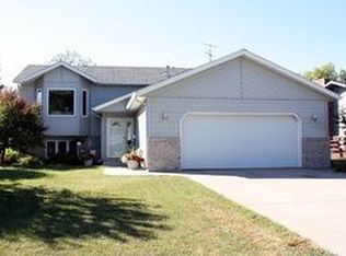 2501 Fairway Dr, Moorhead, MN 56560