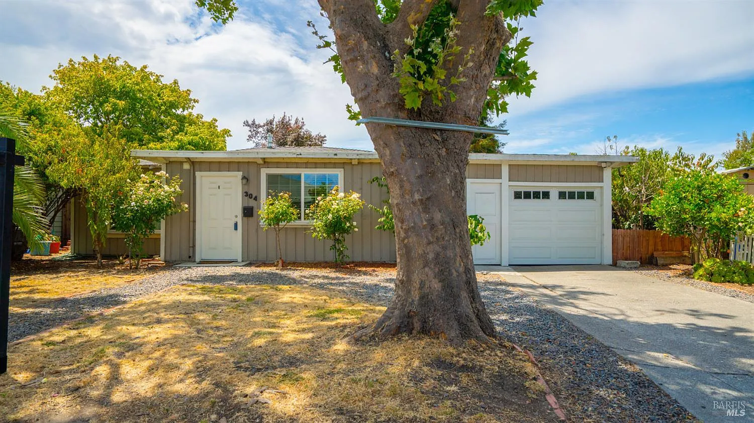 304 S Mcdowell Boulevard - Photo 2