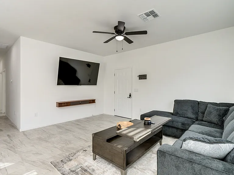 3731 N Stone Ave #2 — Photo 4
