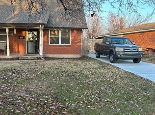 733 NW 16th St, Moore, OK 73160