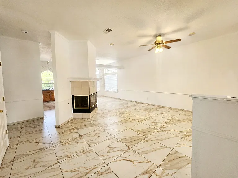 915 Tony Sanchez Dr SE — Photo 4