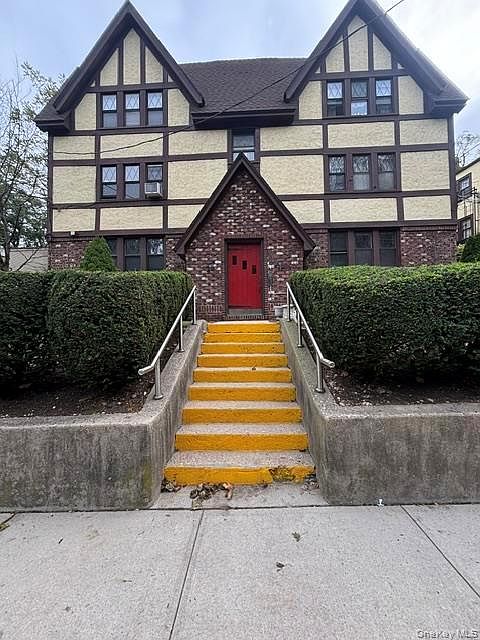 1st image of 40 Oakwood Rd APT 1S