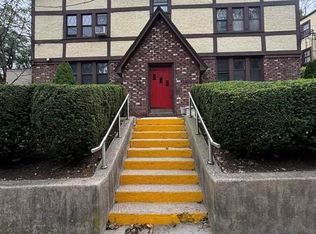 40 Oakwood Rd APT 1S, Huntington, NY 11743