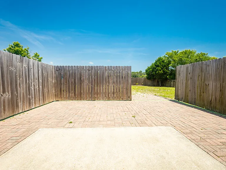 2104 Frontera St — Photo 34