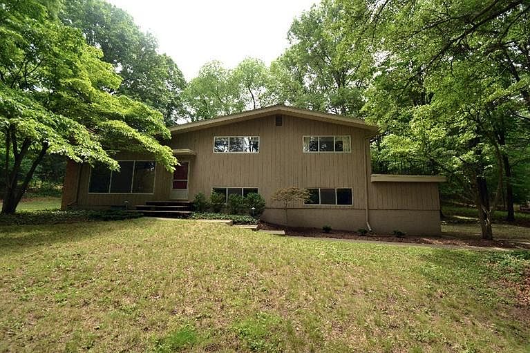 1st image of 2624 Roseland Dr