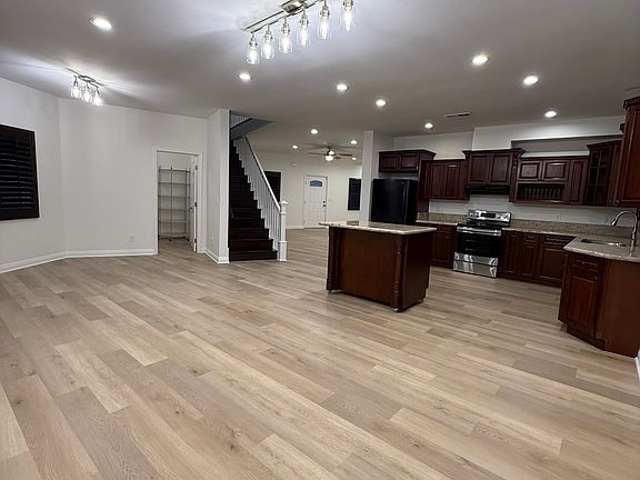 2nd image of 14401 Bloomfield Ave