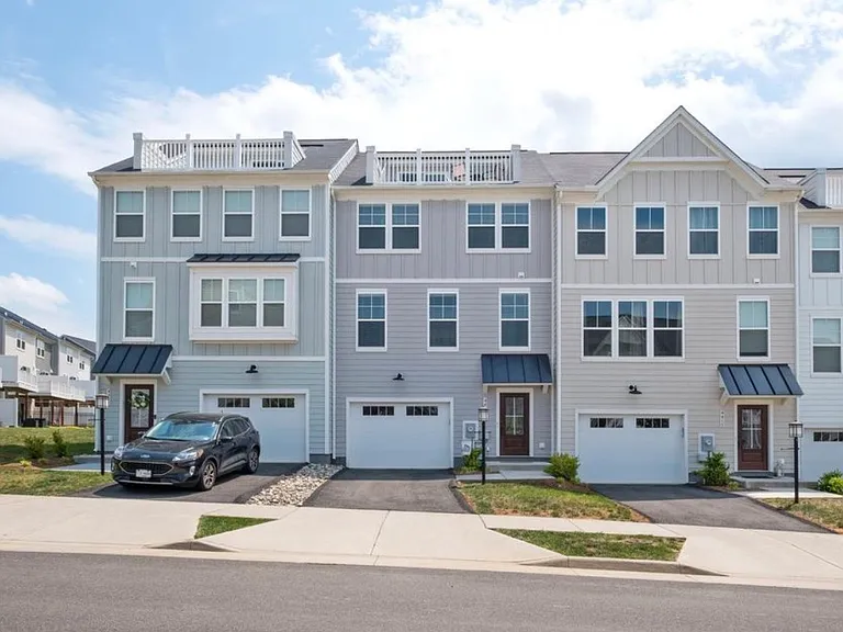 4413 Alston St — Photo 2
