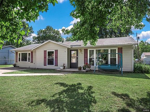 2nd image of 20 Iris Ave