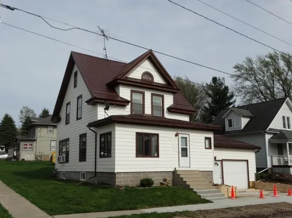 307 1st St NE, Waukon, IA 52172