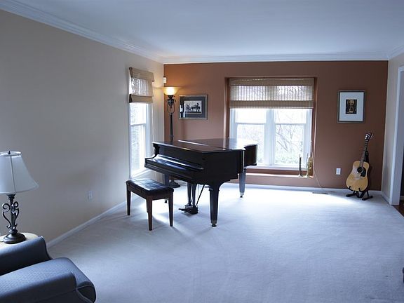 4th image of 2040 Berkshire Club Dr