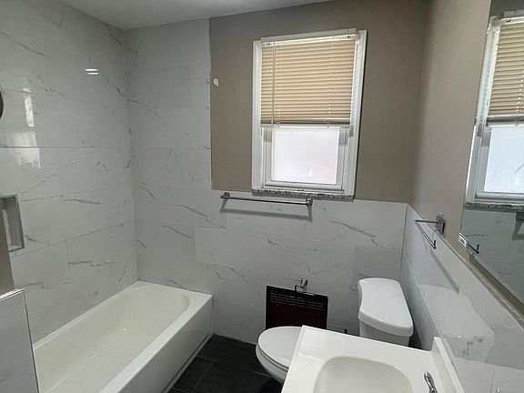 2nd image of 80 Magnolia St Floor 1