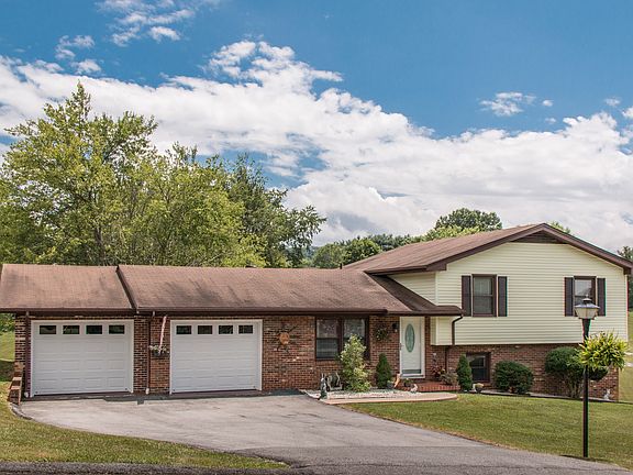 3rd image of 19324 Oakwood Dr