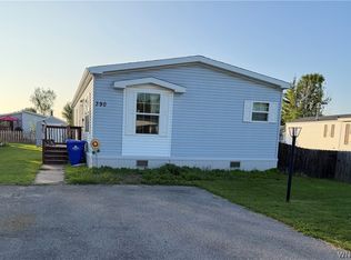390 Birchwood Dr, Lockport, NY 14094