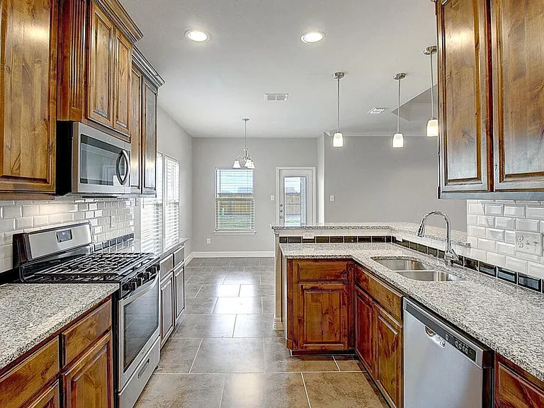 7530 Sable Creek Dr — Photo 48