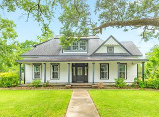 336 N Rock Island St, Angleton, TX 77515