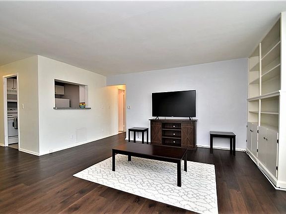 4th image of 19101 Van Aken Blvd APT 516
