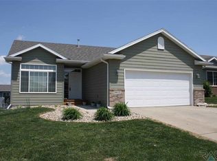 5612 W Hemlock Dr, Sioux Falls, SD 57107