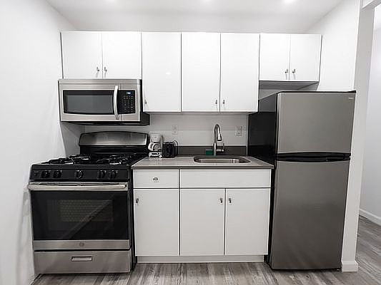 2nd image of 433 W 53rd St #72