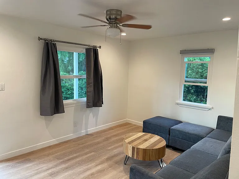 515 W Gutierrez St — Photo 8