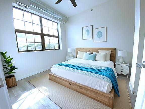 4th image of 4807 N Leavitt St #301