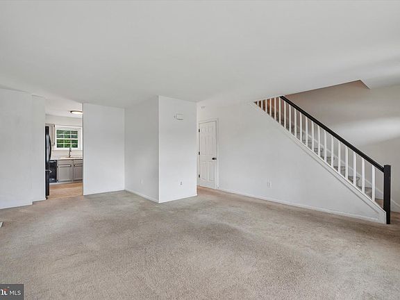 4th image of 513 Carousel Cir
