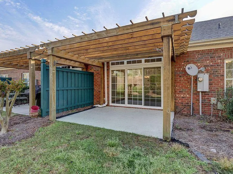 1113 Greensview Cir — Photo 12