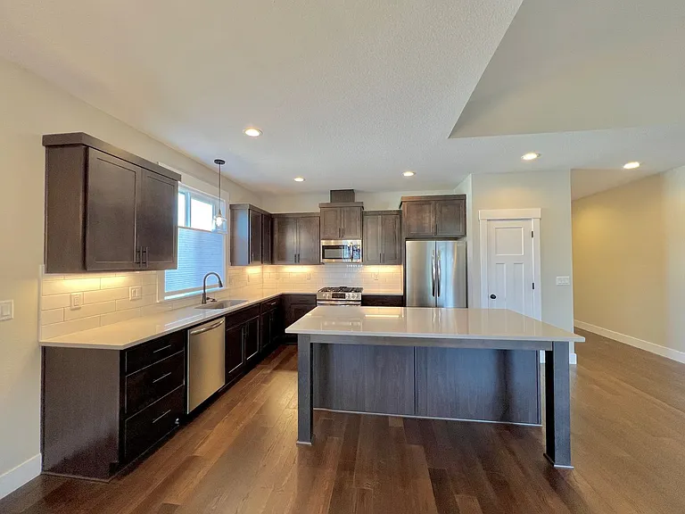 19321 Dublin Ave — Photo 4