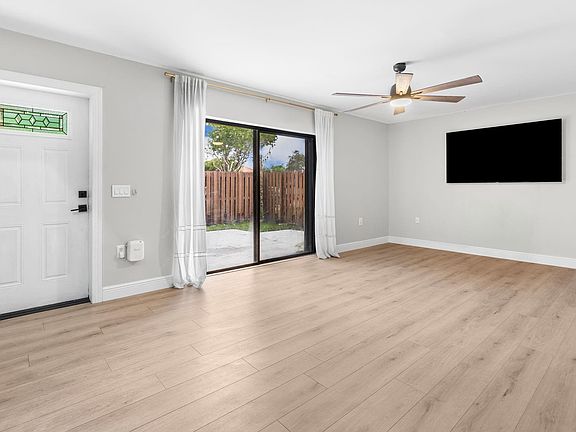 5th image of 4065 WIMBLEDON Drive