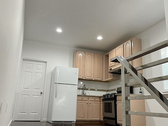 5th image of 2503 S 11th St #2