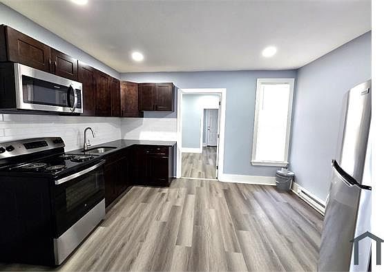 5th image of 6542 Regent St