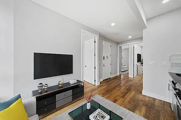 Rented by Vector New York, LLC | media 7