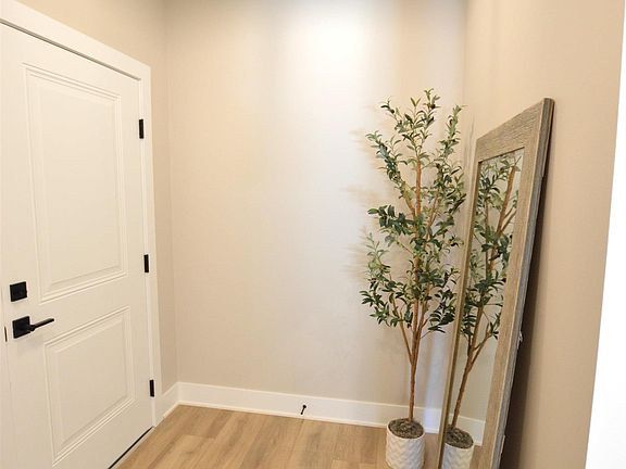 5th image of 4931 Donnette Dr