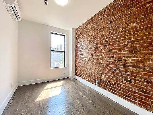 3rd image of 36 W 119th St #4