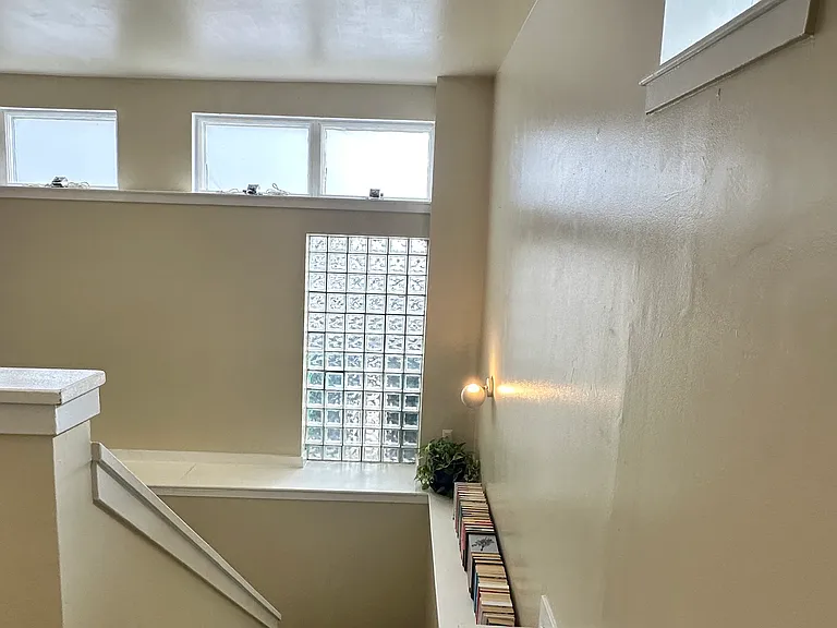 2061 Fitzwater St #1R — Photo 15