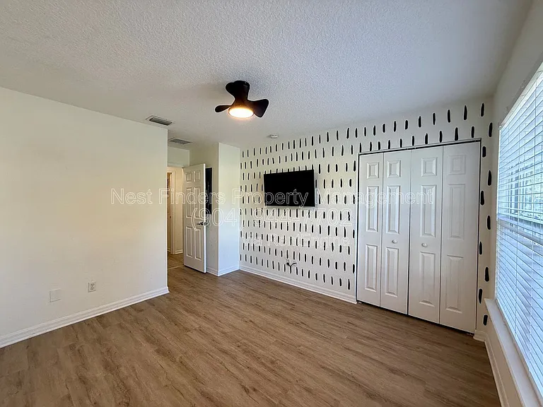 725 Alexander St — Photo 13