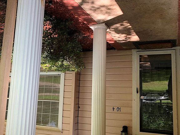 3rd image of 1014 Hilltop Dr