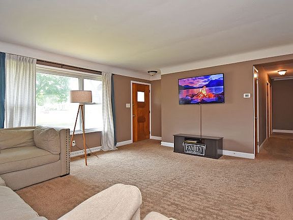 5th image of 37 E Meadowlawn Blvd