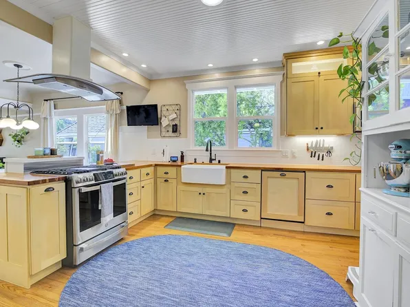 1215 Castro St, Martinez, CA 94553