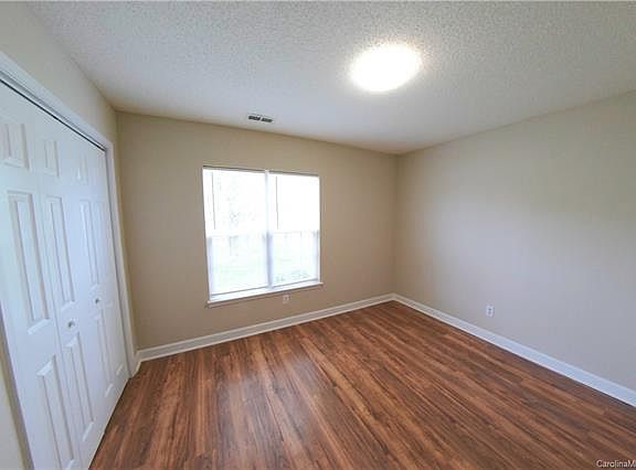 5th image of 11230 Silver Glen Ln