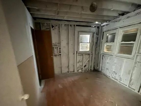 5th image of 20 Somerset Rd N