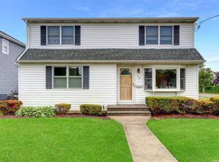 79 Audrey Ave, Plainview, NY 11803