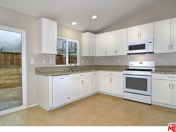 4th image of 10963 Hillsborough St