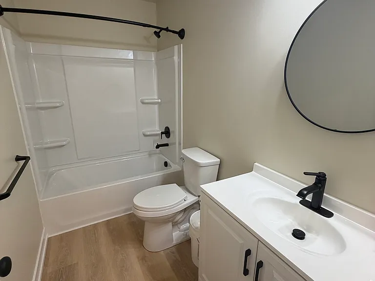 1609 Hillside Ln — Photo 4