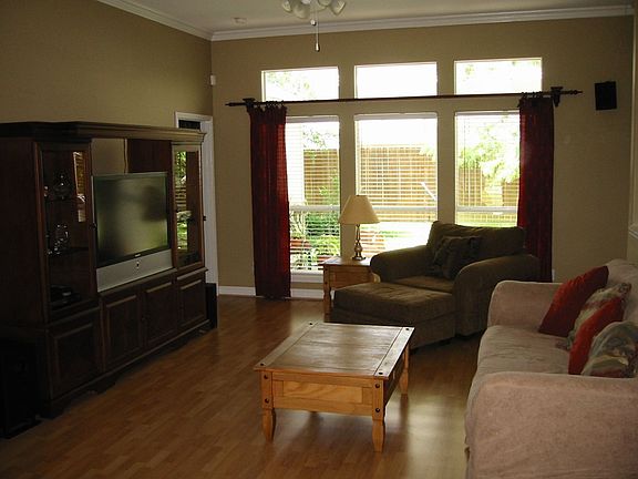3rd image of 3814 Julia Ln