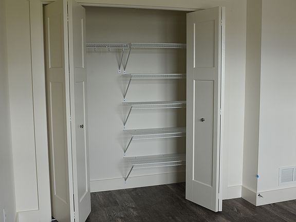 5th image of 5485 Mendenhall Dr #33