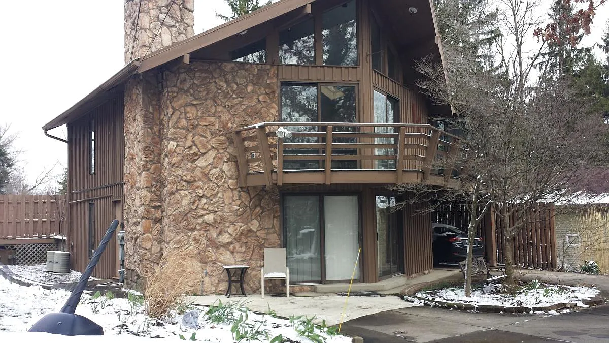 130 Parkview Dr photo 1