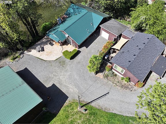 5th image of 1008 Winchuck River Rd