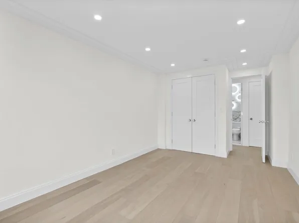 555 Kappock Street image 12 of 17